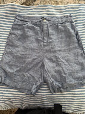 Tahari Light Blue Elastic Waist Shorts 100% Linen